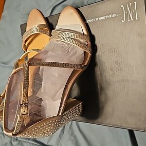 INC SZ 6.5 GOLD BLING SHOES